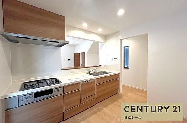 《食器洗い乾燥機》■食事後もゆっくり過ごせる食器洗い乾燥機を設置。手洗いよりもキレイに洗え、家事効率アップで家族時間が増やせます。