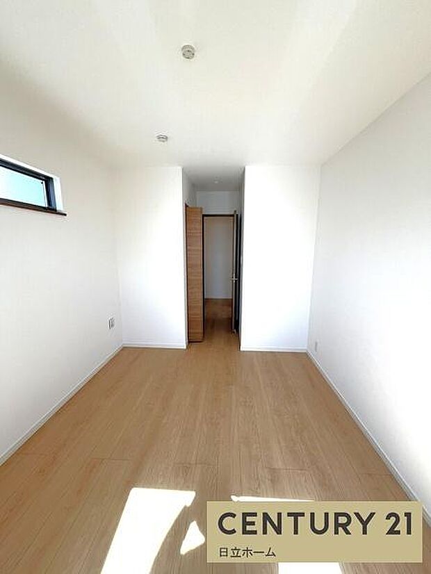 《子供部屋》 ■お子様の成長を優しく見守る、明るい子供部屋。遊んだり、学んだり、時には一人の時間を過ごしたりと健やかな毎日を育む大切な場所。未来への第一歩を育む、かけがえのない空間です。