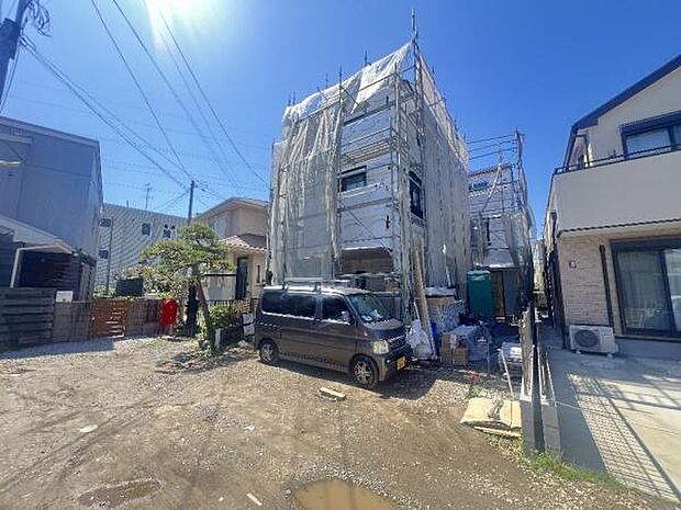 《前面道路》 ■道路と敷地はフラットな地形です。