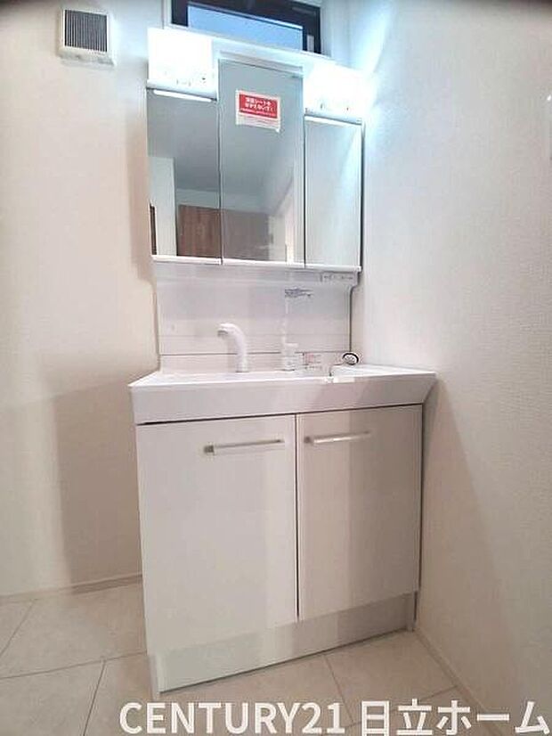 《洗面化粧台》 ■使いやすいシャープなデザインの洗面化粧台。