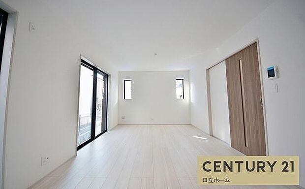 《リビングダイニング》 ■家族が自然と集まって、思い思いにくつろぎ、遊び、語らう、やすらぎの空間。