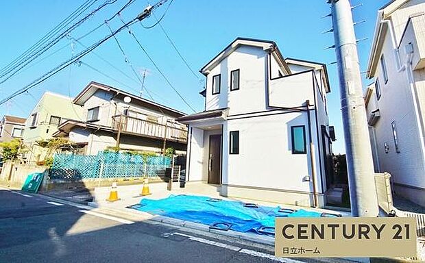 《前面道路》 ■前面道路が広く、開放的です。日当たりも良好です。