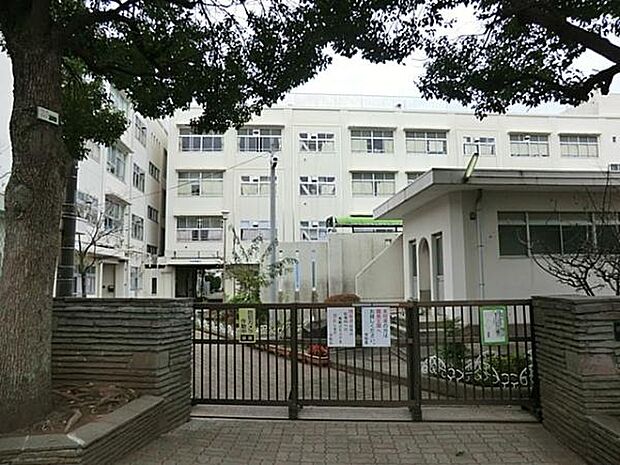 横浜市立二俣川小学校まで576m