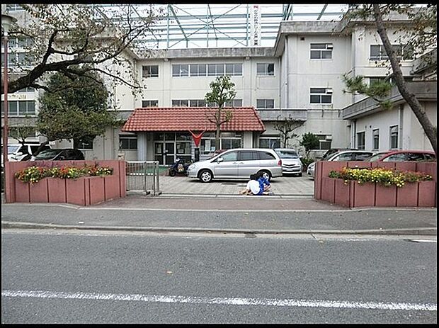 横浜市立万騎が原中学校まで1631m