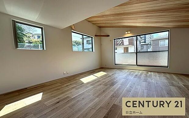 《リビングダイニング》 開放的で広いリビング。のびのびとくつろげるリビングは、家族のコミュニケーションの場として、みんなが集まる憩いの場所に。