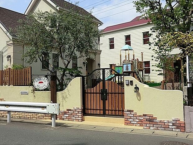 こばとナーサリーまで265m、裏千家茶道会の茶道のお稽古や、外国人講師が週2回、英会話専任保育士とともに英会話レッスンも行っています。