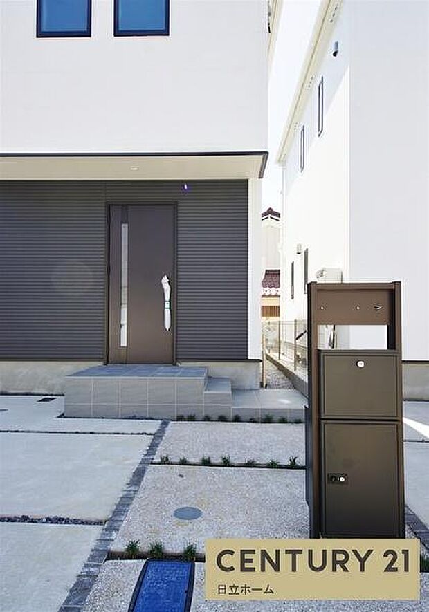 《玄関》■センスの良い美しいアプローチ。宅配ボックス付きです。