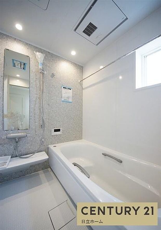 《浴室》 ■ゆったり足を伸ばせる浴槽。お子様と一緒でもゆとりの1坪タイプ。1日の疲れを癒してくれるバスタイム。