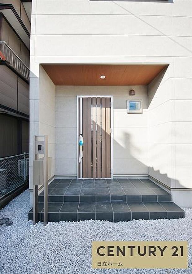 《玄関》　■我が家の顔である玄関。帰るのが楽しみになりますね。