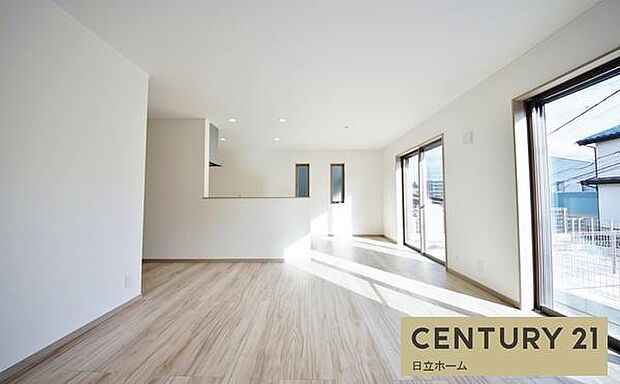 《リビングダイニング》　■ご家族でゆったりとした時間を過ごす場所です。