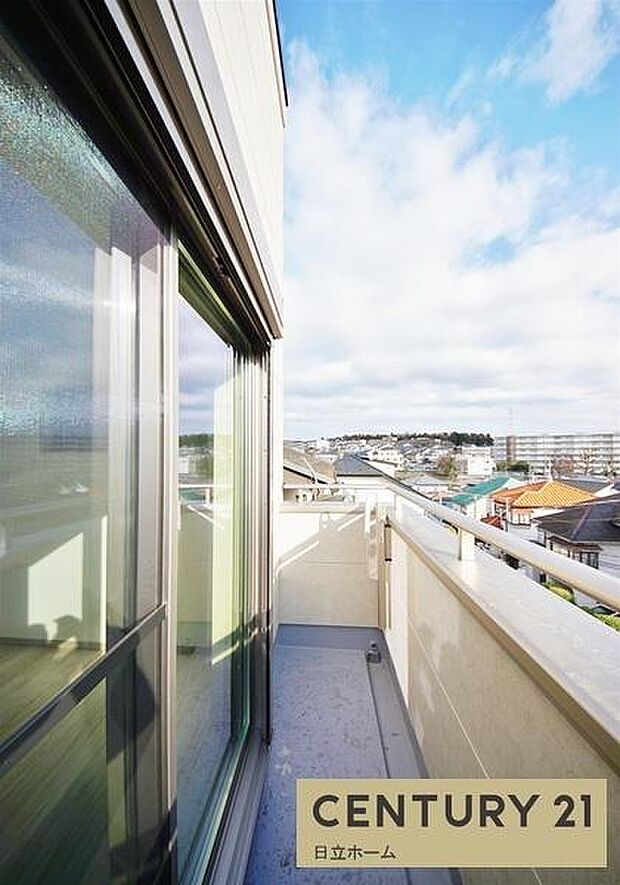 《バルコニー》　■陽当りも良く、洗濯物も良く乾きそうです。