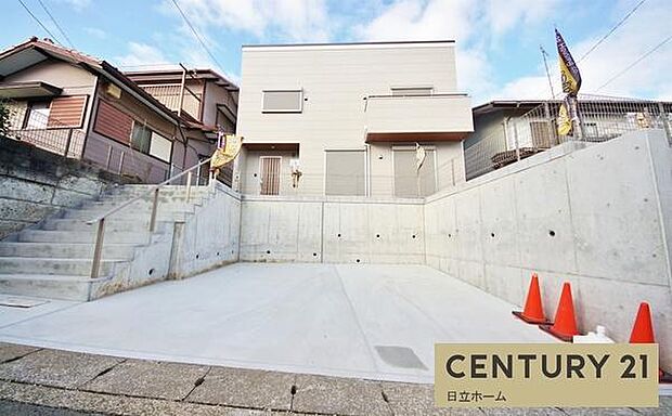 《駐車場》　■駐車場2台可能。前面道路が広く、間口もゆったり。駐車が苦手なママもらくらく停められます。