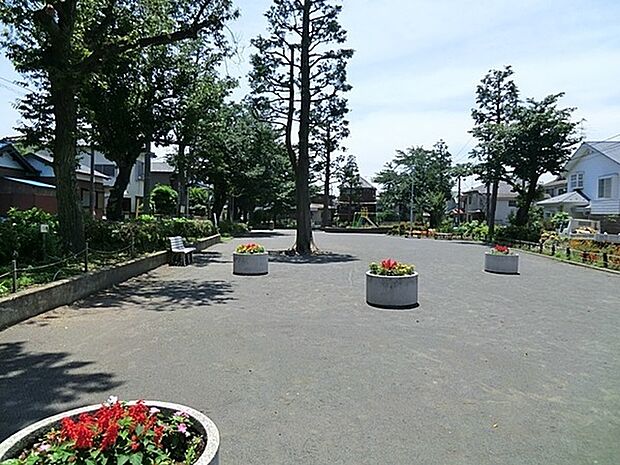 三ツ境公園まで285m、桜や花壇の花がきれいな公園。遊具あり楽しく遊べます。