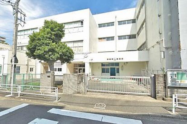 横浜市立竹山小学校まで806m