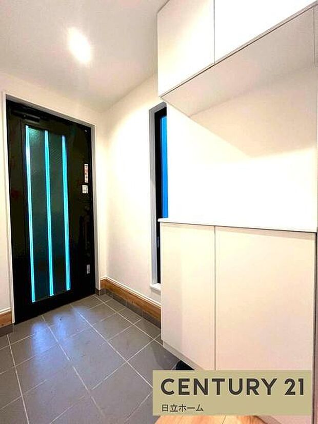 《玄関》 ■シューズボックス付きで玄関もスッキリ。