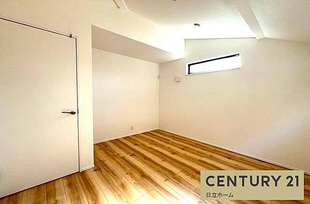 《洋室》 ■型にはまらない多才なプライベートルーム。くつろぎの場としてだけでなく、趣味や仕事のパーソナルスペースとしても活躍するゆったりした洋室。落ち着きがあり個の時間をたっぷり楽しめる快適空間です。