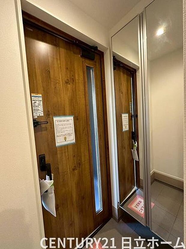 《玄関》■玄関ホールにもゆとりをもった設計ですので第一印象が違います。