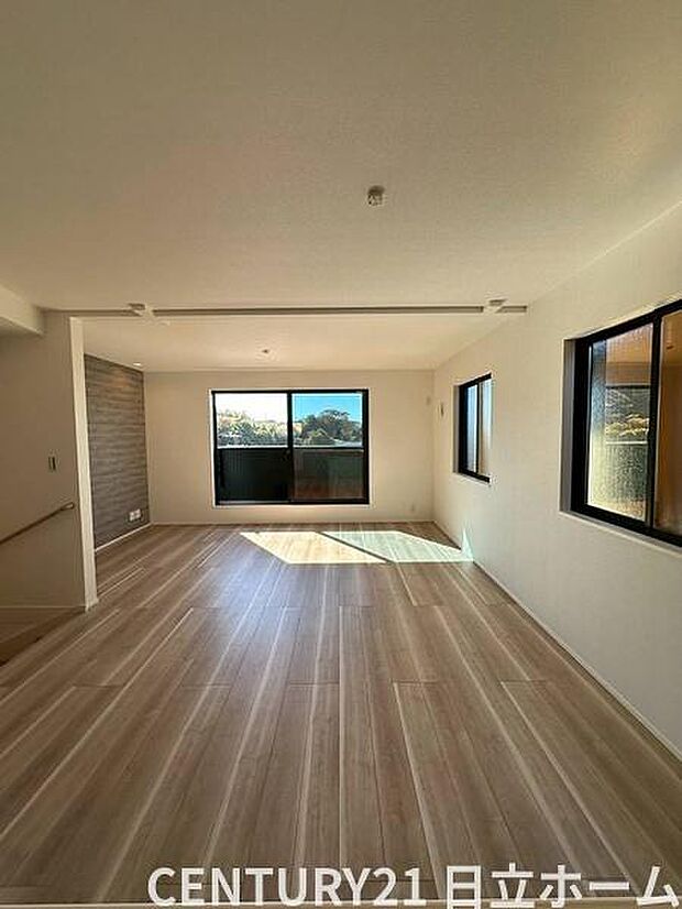 《リビングダイニング》 ■開放的で広いリビング。のびのびとくつろげるリビングは、家族のコミュニケーションの場としてみんなが集まる場所に。