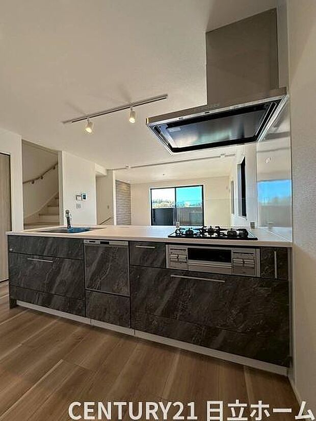 《食器洗い乾燥機》 ■食事後もゆっくり過ごせる食器洗い乾燥機を設置。手洗いよりもキレイに洗え、節水にもなります。