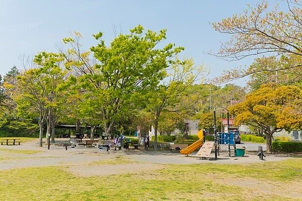 千秀公園まで1849m