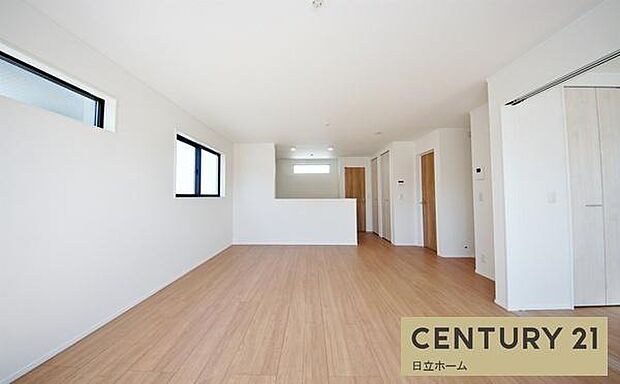 《リビングダイニング》 ■開放的で広いリビング。のびのびとくつろげるリビングは、家族のコミュニケーションの場として、みんなが集まる憩いの場所に。