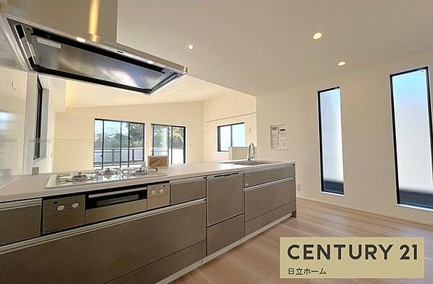 《システムキッチン》 ■会話を楽しみながら食事を味わう。一緒にいる時間が楽しい空間。