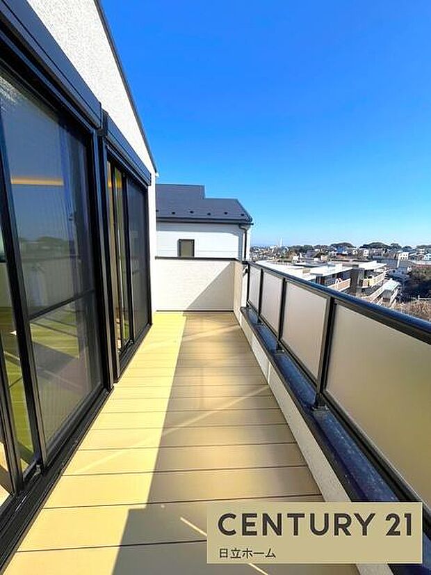 《バルコニー》 ■陽当りも良く、洗濯物も良く乾きそうです。