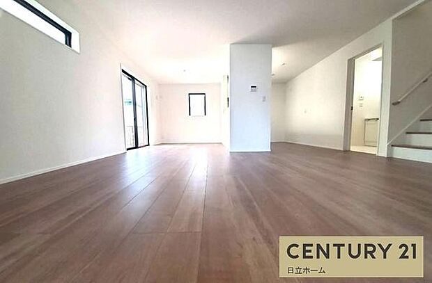 《リビングダイニング》 ■開放的で広いリビング。のびのびとくつろげるリビングは、家族のコミュニケーションの場として、みんなが集まる場所に。