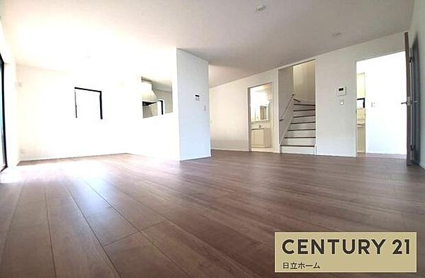 《リビングダイニング》 ■家族が自然と集まって、思い思いにくつろぎ、遊び、語らう、やすらぎの空間。