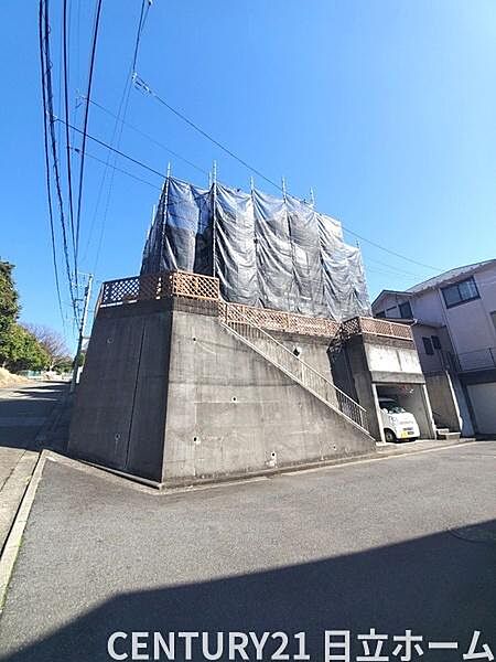 《外観》　■一戸建ての多いエリア、静かで落ち着いた雰囲気。シンプルで美しいフォルム空気までクリーンになるような佇まい。心地よいライフスタイルが実現できるそんな予感。