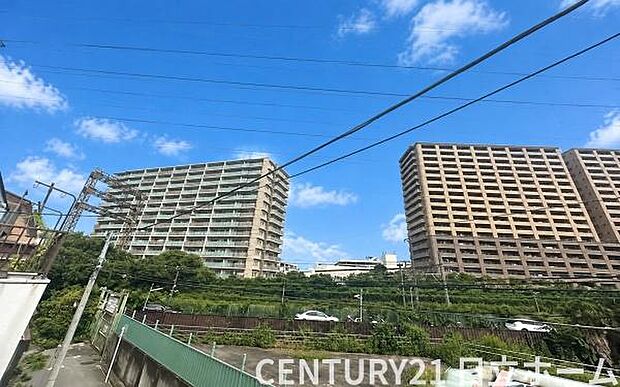 《眺望》　■「空」×「光」×「風」。開放感を具現化したような現地は、まさに「永住の地」としての選択肢です。