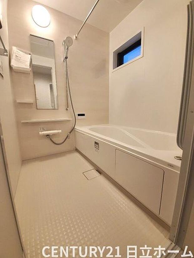 《浴室》 バスルームは一日の疲れを癒す居心地の良い空間です。