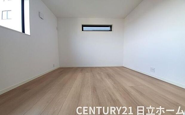 《洋室》　■机とべットを入れても十分な広さ。。お子様の勉強部屋に。。グングンと成績ＵＰの予感が。。