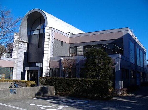 横浜市旭図書館まで1775m