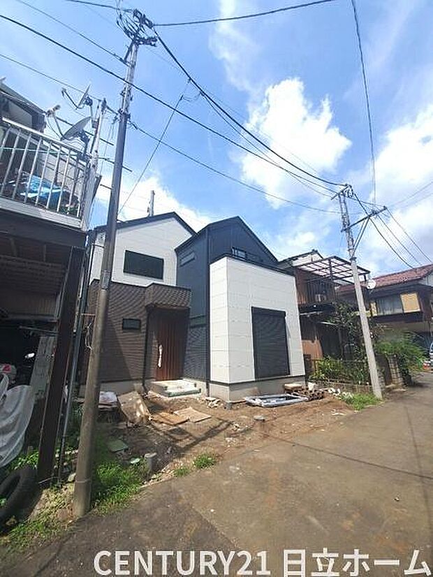 《前面道路》 ■道路とフラットな区画です。