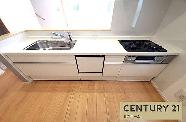 《食器洗い乾燥機》■家事の時間をもっと自分らしく。ビルトイン食洗器が忙しい毎日に心のゆとりをプラス。家族との会話や趣味の時間を大切にできる、スマートな暮らしを