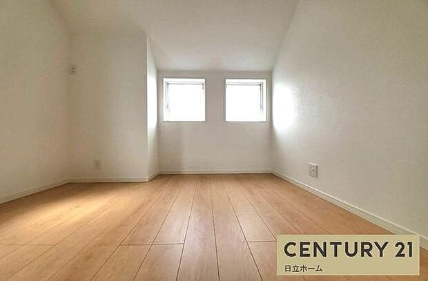 《子供部屋》　■お子様の成長を優しく見守る、明るい子供部屋。遊んだり、学んだり、時には一人の時間を過ごしたりと健やかな毎日を育む大切な場所。未来への第一歩を育む、かけがえのない空間です。