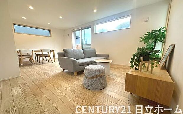 《リビングダイニング》　■上質な時間を育む暮らしのメインステージ。寛ぎとご家族とのコミュニケーションを育む居心地のよい場所。