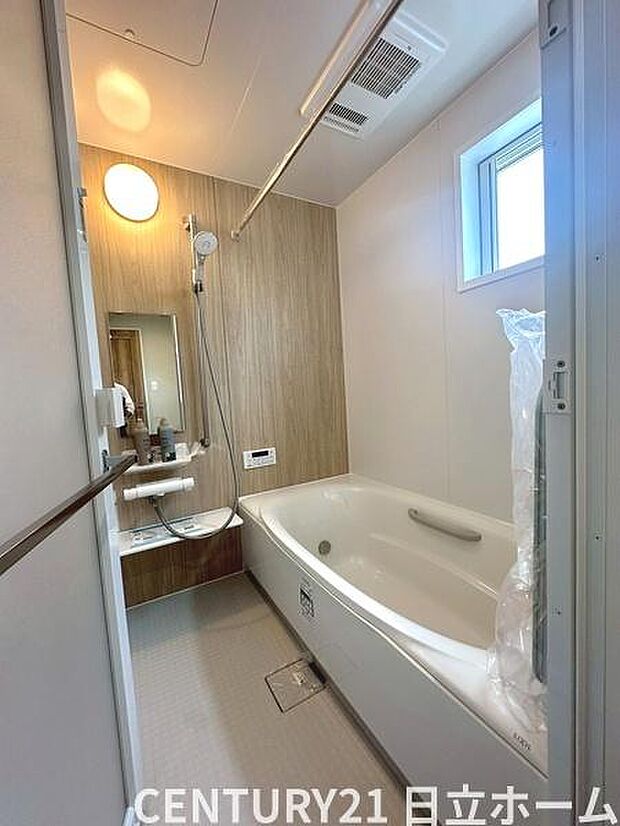 《浴室》　バスルームは一日の疲れを癒す居心地の良い空間です。