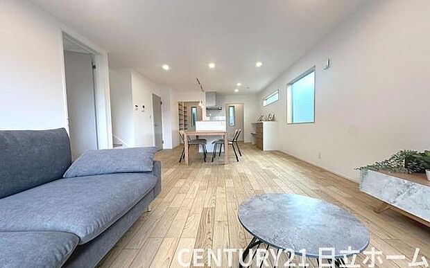 《リビングダイニング》　■上質な時間を育む暮らしのメインステージ。寛ぎとご家族とのコミュニケーションを育む居心地のよい場所。