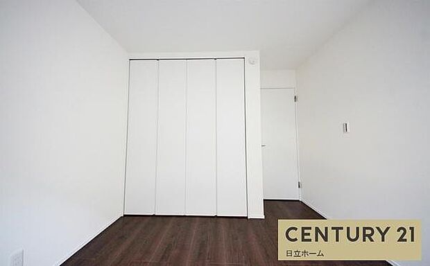 《子供部屋》　■机とべットを入れても十分な広さ、お子様の勉強部屋に。グングンと成績ＵＰの予感が。