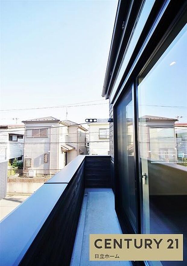 《バルコニー》　■さわやかな風が通り暖かい光がふりそそぐバルコニー