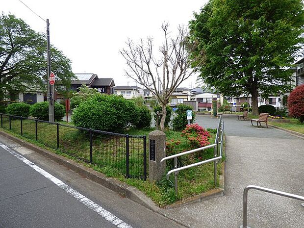 善部町第二公園まで227m、ちょっと立ち寄ってみたくなる住宅街の公園です。