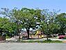 周辺：みすずが丘公園まで878m、中央の円形の広場が特徴のきれいな公園です。センダンやネムノキなど他の公園にはあまりないめずらしい木が見られます。