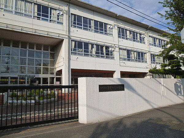 川崎市立夢見ヶ崎小学校まで399m