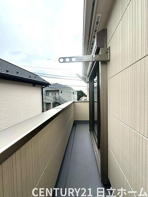《バルコニー》　■陽当りも良く、洗濯物も良く乾きそうです。