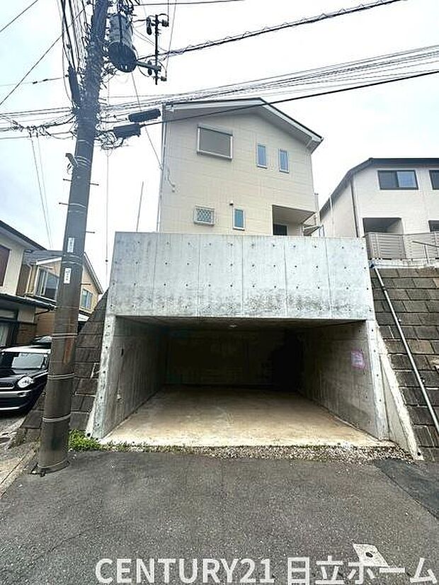 《駐車場》　■駐車場2台可能。（車種による）前面道路が広く、間口もゆったり。