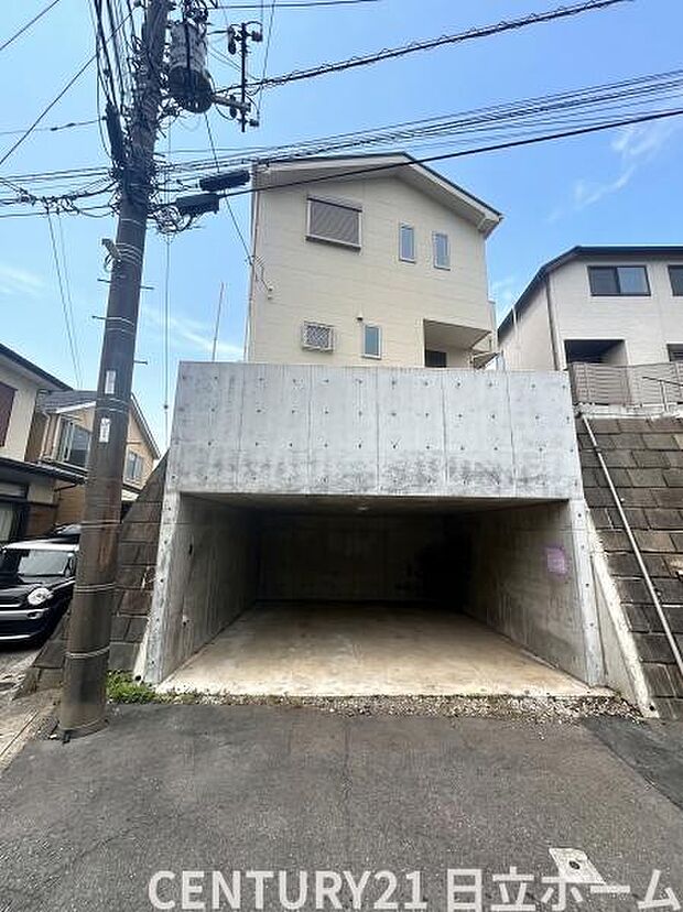 《駐車場》 ■駐車場2台可能。(車種による)前面道路が広く、間口もゆったり。