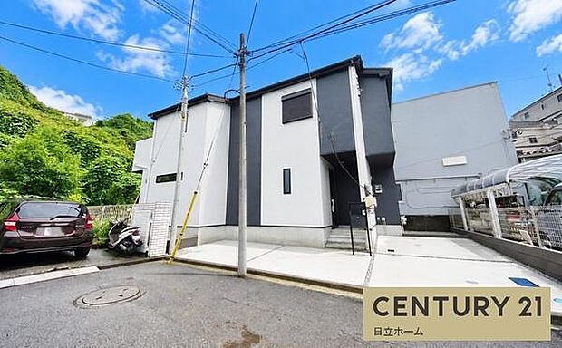 《前面道路》 ■道路とフラットな区画です。