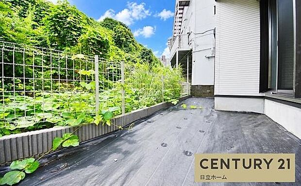 《庭》 ■土と緑が身近に感じられるお庭があるのは嬉しいですね。